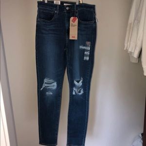 NWT Levi’s distressed jeans